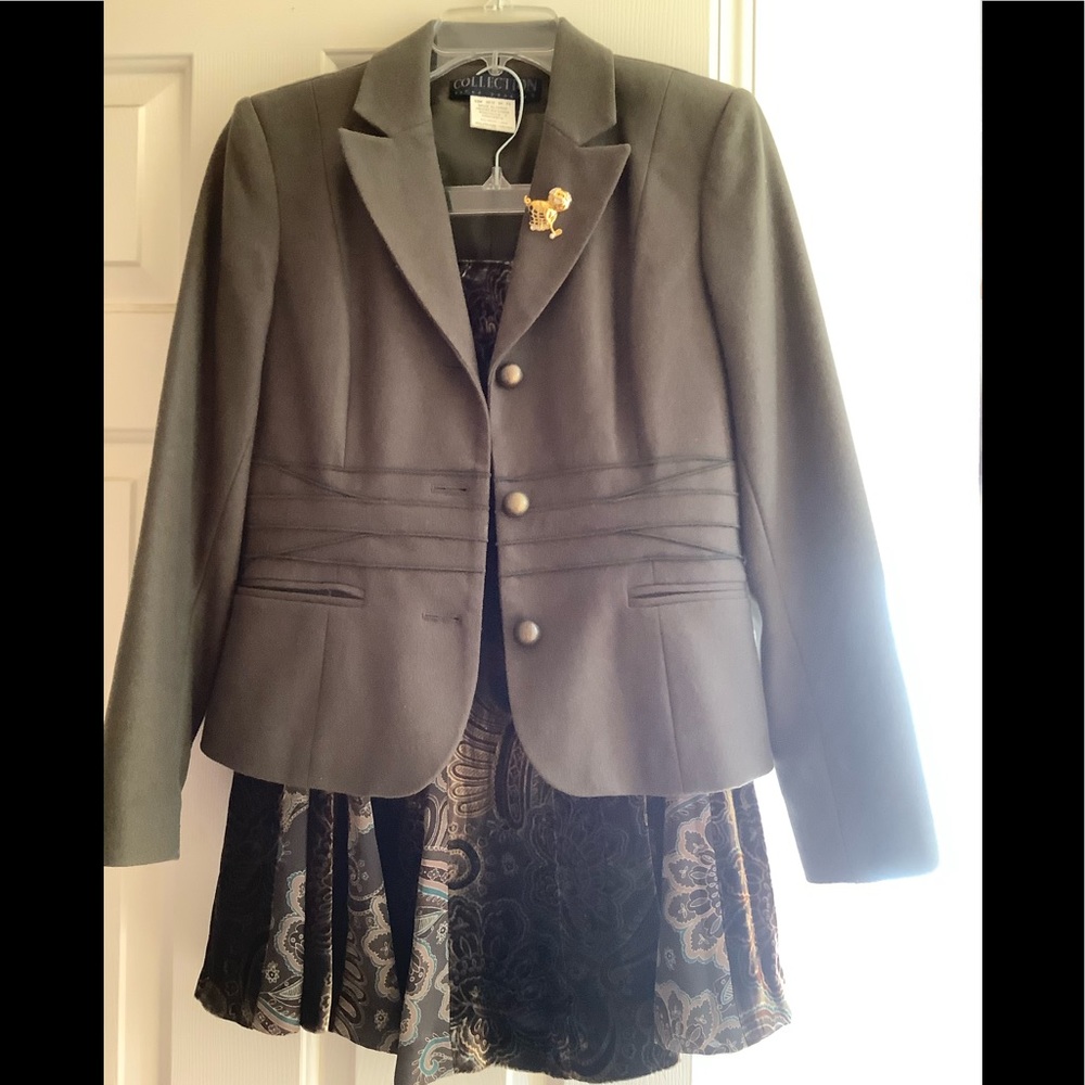 A Blazer Jacket, A skirt and A sleeve-less turtleneck top